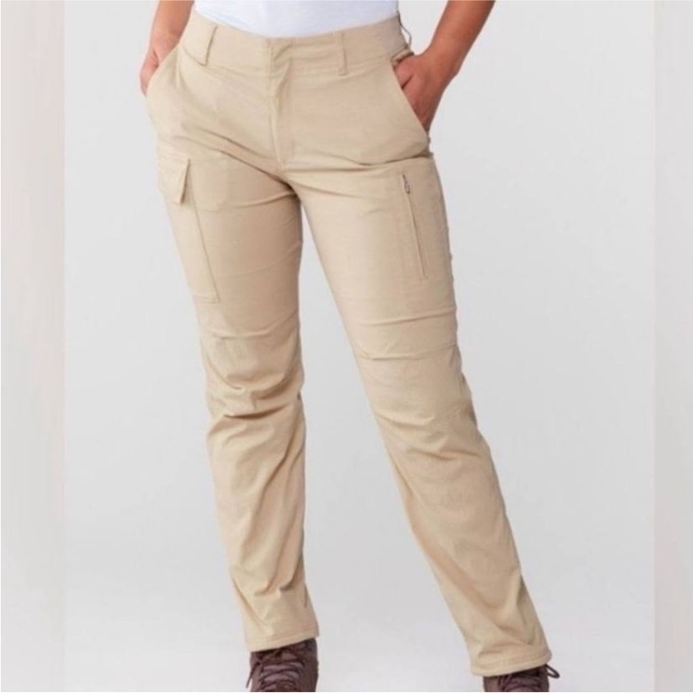 Athleta Trekkie Utility Cargo Pant Size 6 Ecru Khaki Hiking UPF 50+